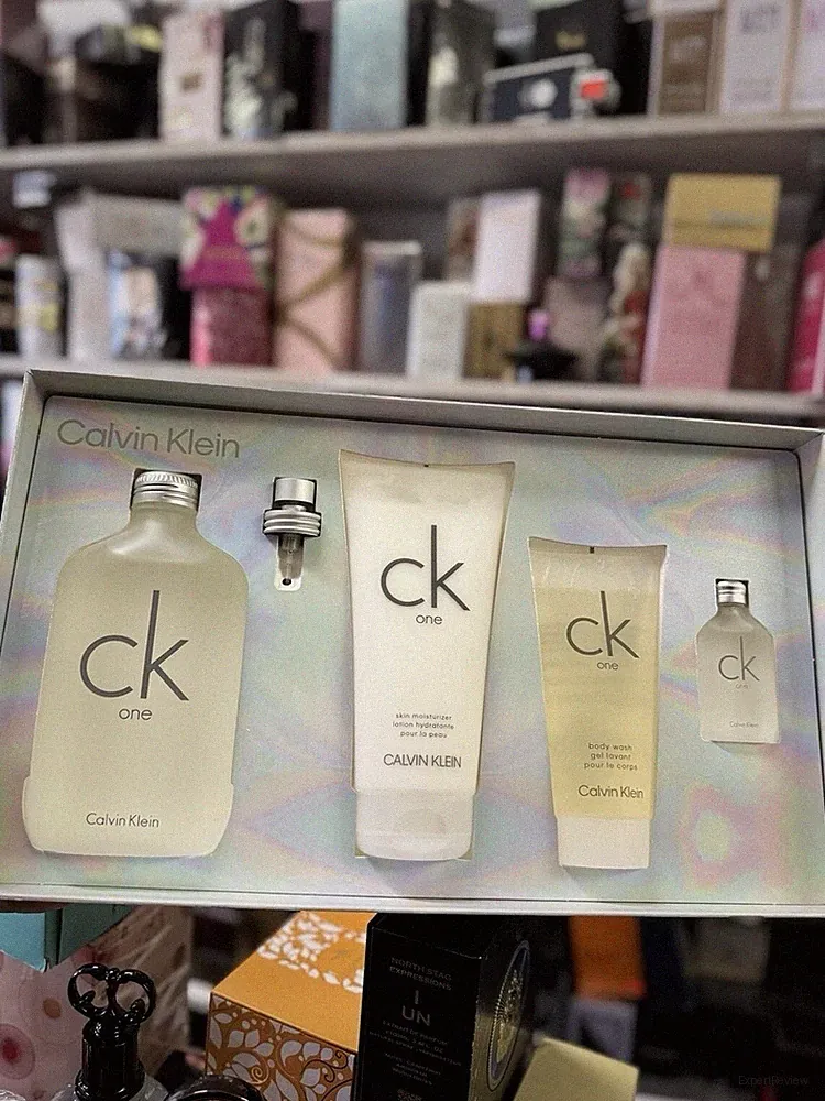 Calvin Klein Ck One Eau de Toilette Spray Unisex Fragrance Gift Set Regular Size